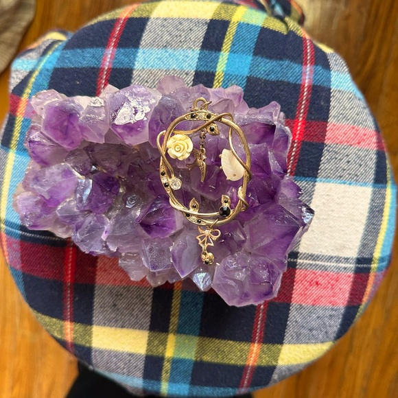 ⭐️ BROOCH, Whimsigoth, Gold-tone w/Ivory w/ Black & White Crystals & Charms 🌹❤️💫 - Picture 2 of 12